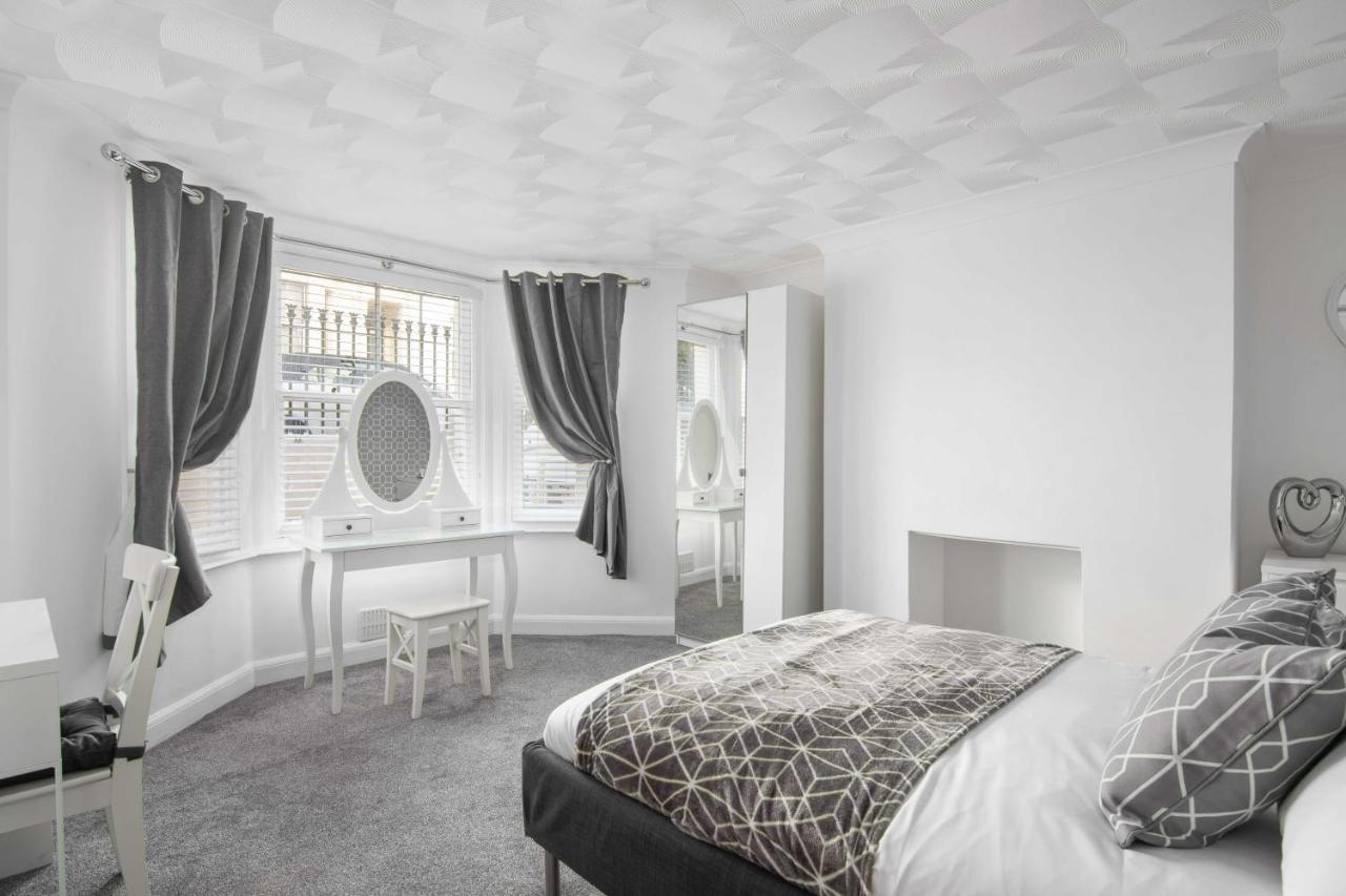 The Roost Group - Stylish Apartments Gravesend Exterior photo
